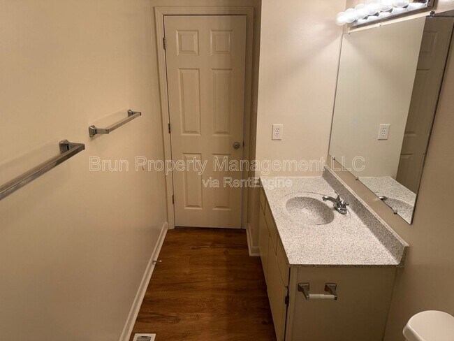 Building Photo - 1105 W Parkway Ave