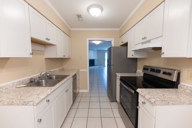 Building Photo - 185 Forest View Dr