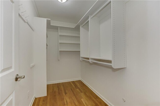 Building Photo - 1837 Chancery Ln