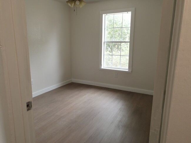 Building Photo - 2530 Halsey St