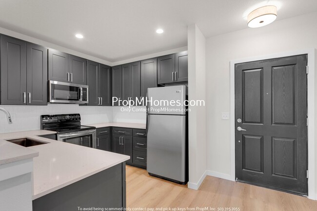 Building Photo - Luxury One-Bedroom Condo in Downtown Gresh...