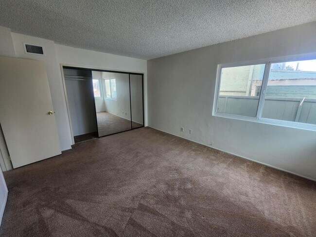 Building Photo - Moonstone