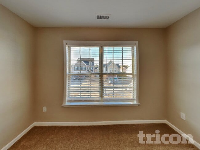 Building Photo - 45 Red Coat Dr