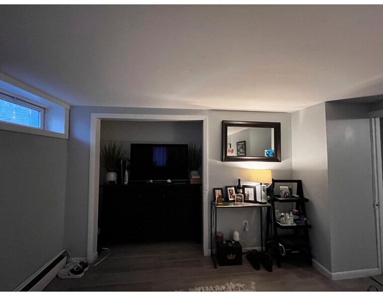 Building Photo - 689 E Falmouth Hwy