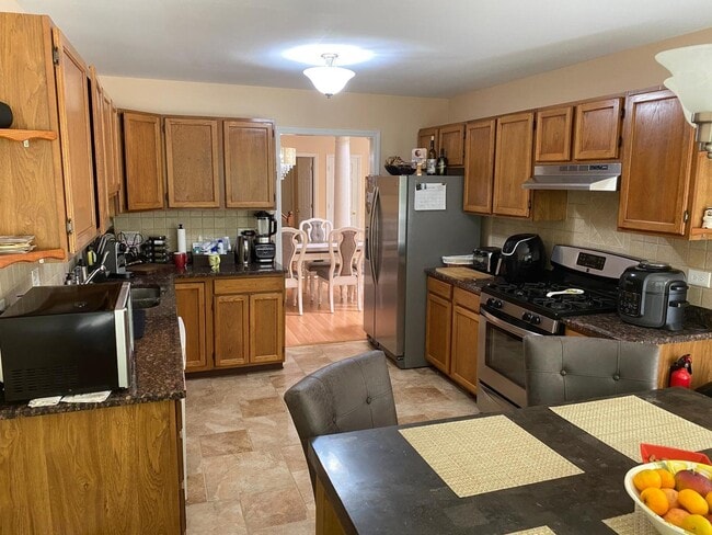 Building Photo - 950 Sweetflower Dr