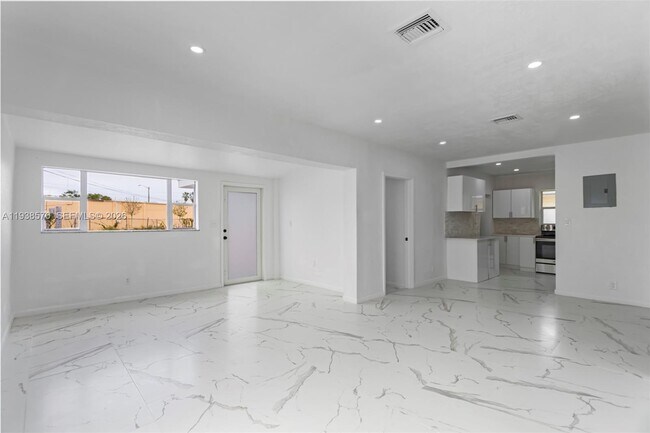 Building Photo - 988 NW 10th St