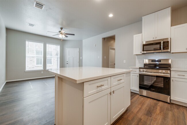 Building Photo - 137 Pk Pl Cir