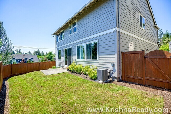 Building Photo - 11240 NW Elise Ln