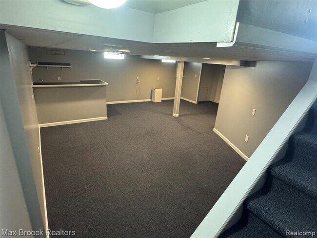 Building Photo - 35865 Ashford Dr