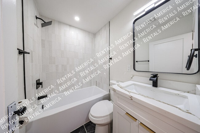 Building Photo - 2047 E Virginia Ave