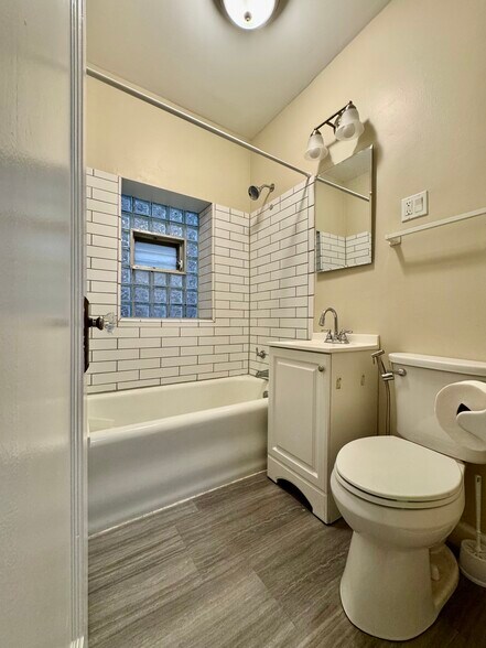 Bathroom - 4831 W Roscoe St