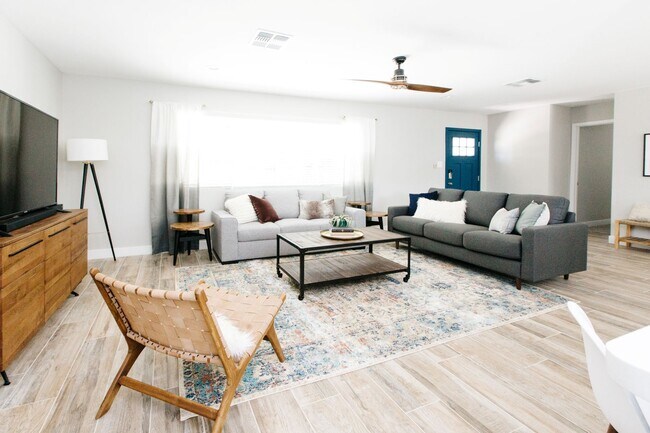 Building Photo - Spacious & beautiful home in Scottsdale wi...