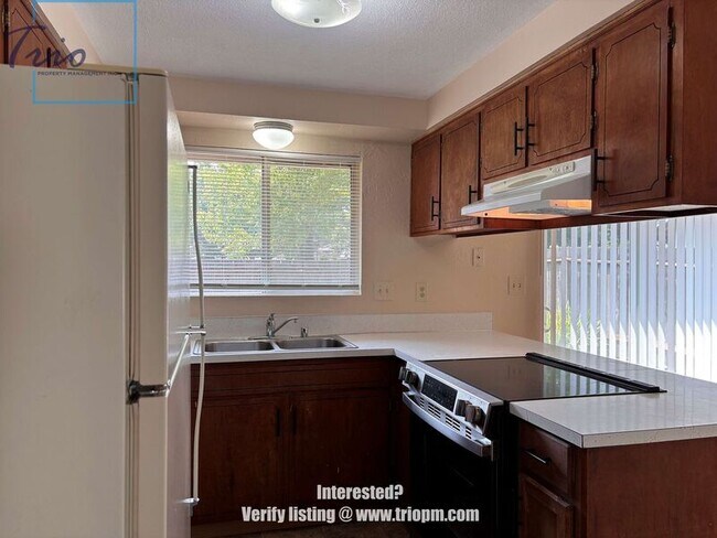 Building Photo - 1010 Satre St