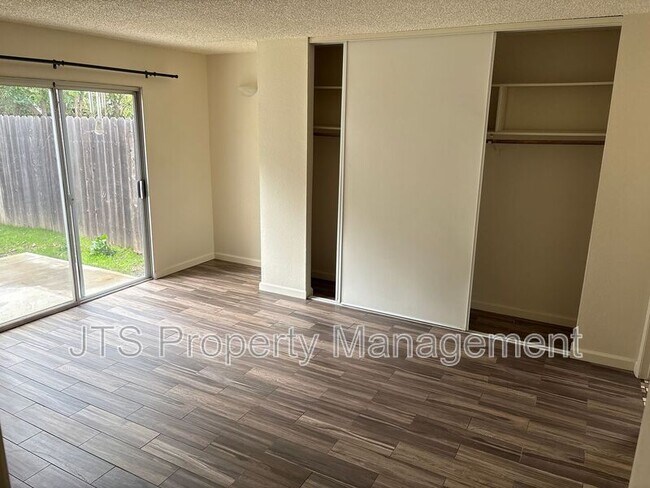 Building Photo - 8130 Sunrise E Way