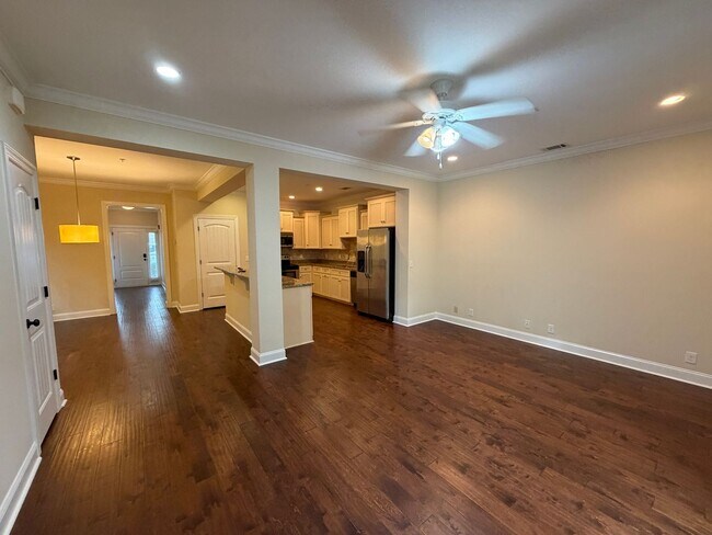 Building Photo - 501 Reserve Ln