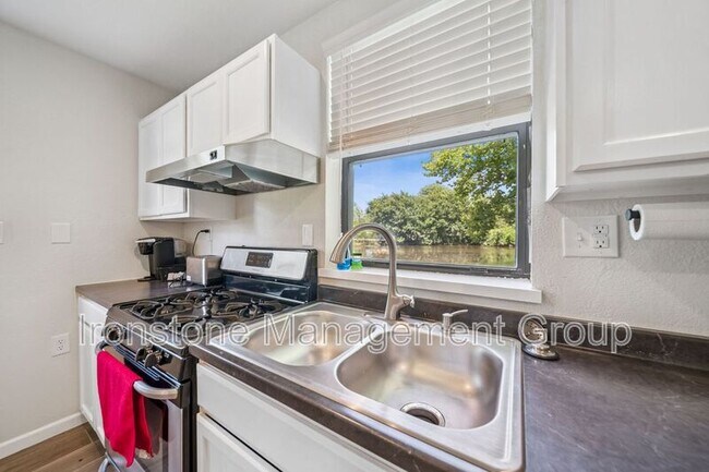 Building Photo - 9345 N 145th Ct E