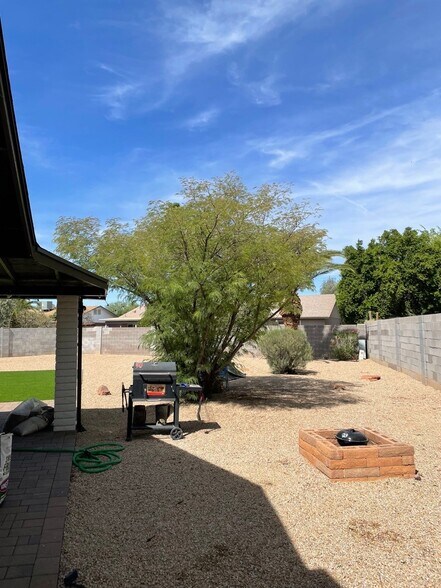 Building Photo - 2156 S Beverly Cir