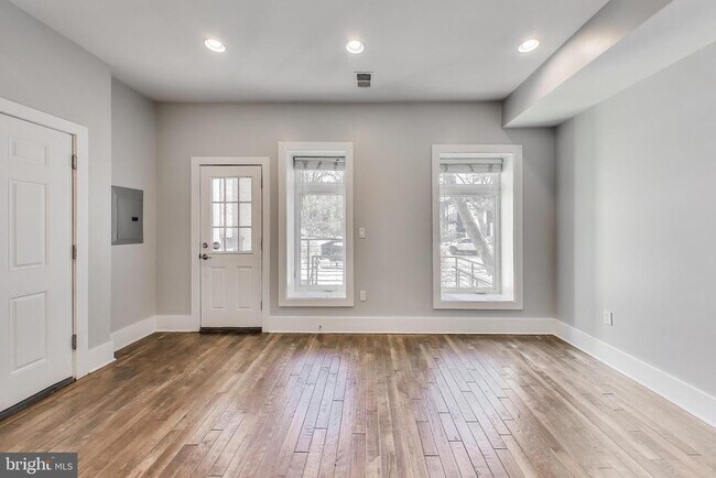 Building Photo - 1220 19th St NE