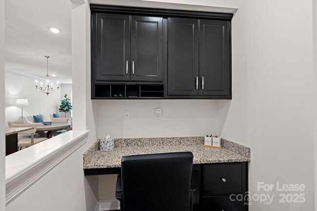 Building Photo - 208 Waterlynn Ridge Rd