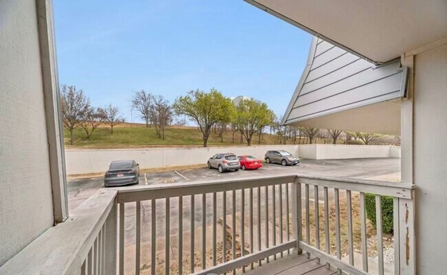 Building Photo - 4614 E 68th St