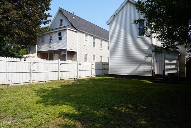 Building Photo - 21 Grove Pl
