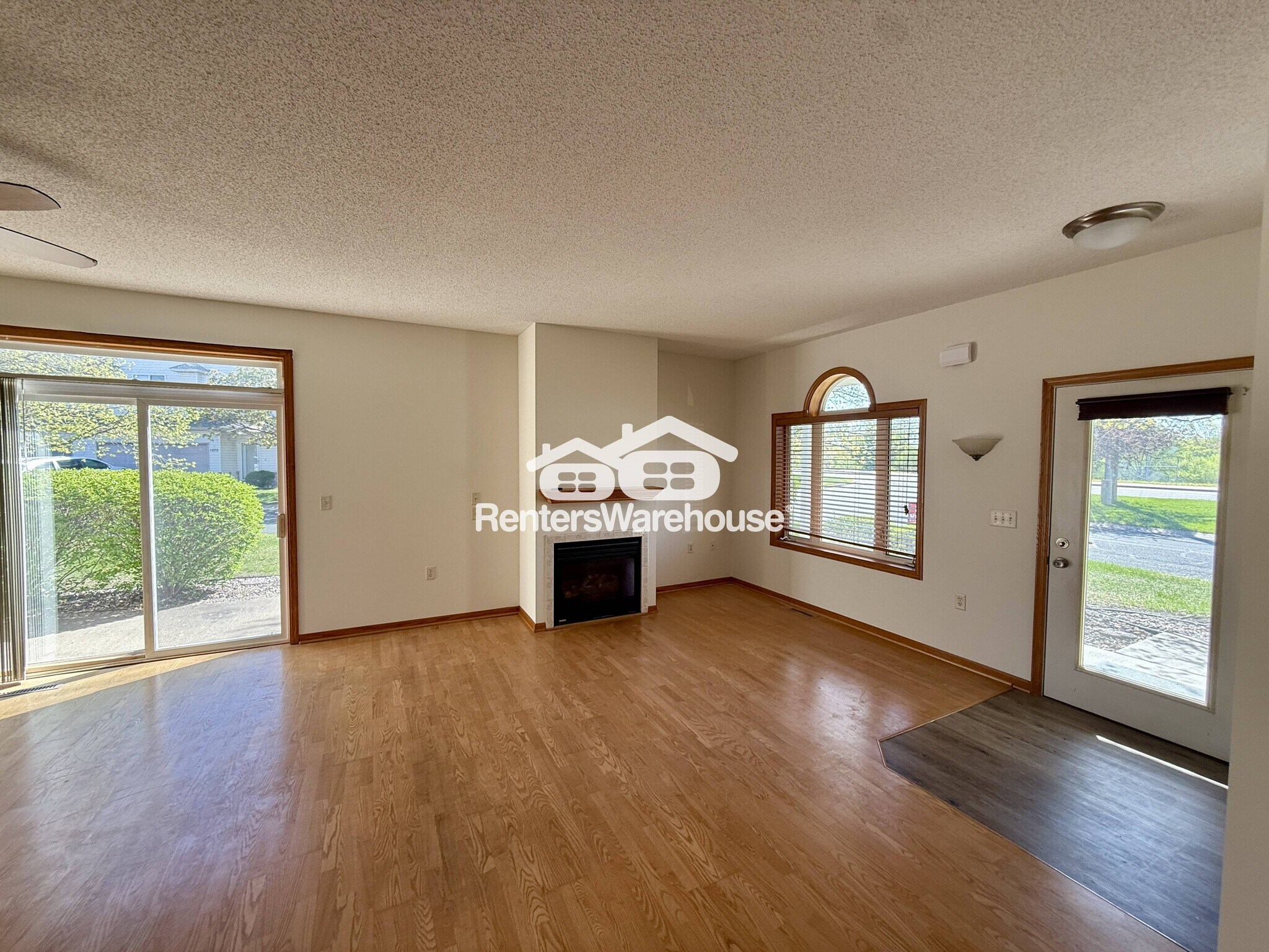 Building Photo - 1202 Crystal Pl E