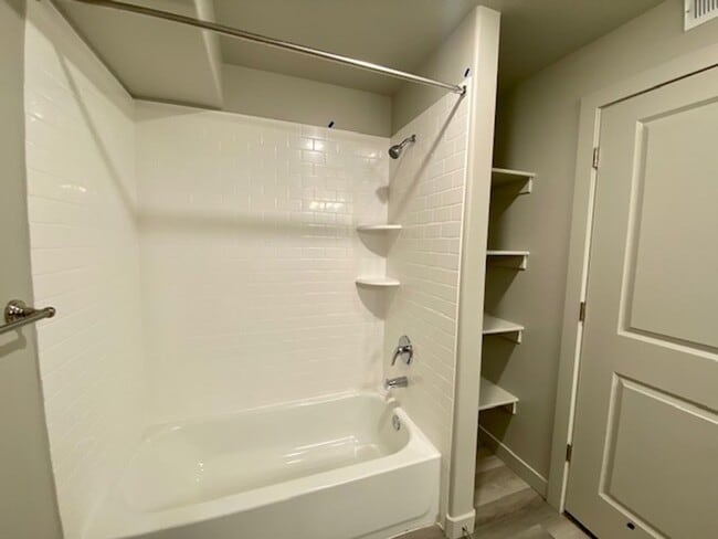 Building Photo - APARTMENT IN GREAT LOCATION FOR RENT!
