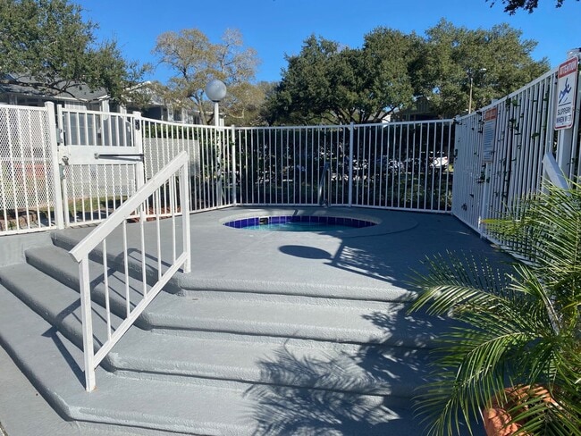 Building Photo - RENT SPECIAL-Regency Park at Lake Mary Corner Unit with Wrap-Around Balcony!