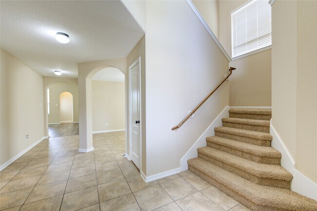 Building Photo - 26727 Henson Falls Dr
