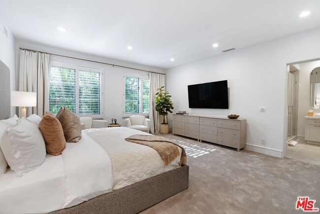 Building Photo - 506 N Rexford Dr