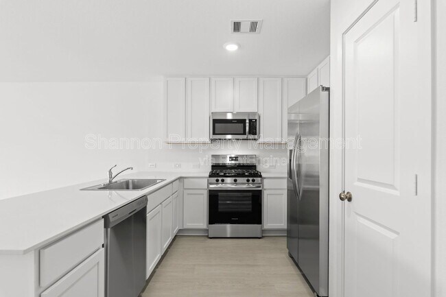 Building Photo - 214 Forest W St