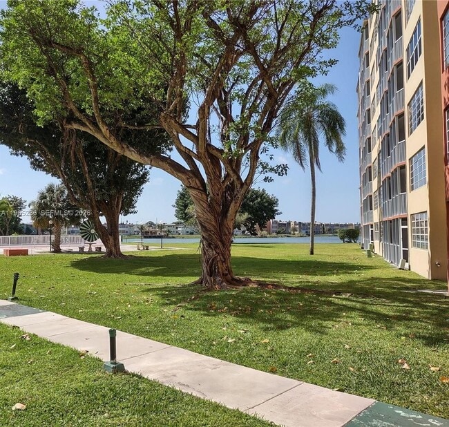 Building Photo - 1690 NE 191st St