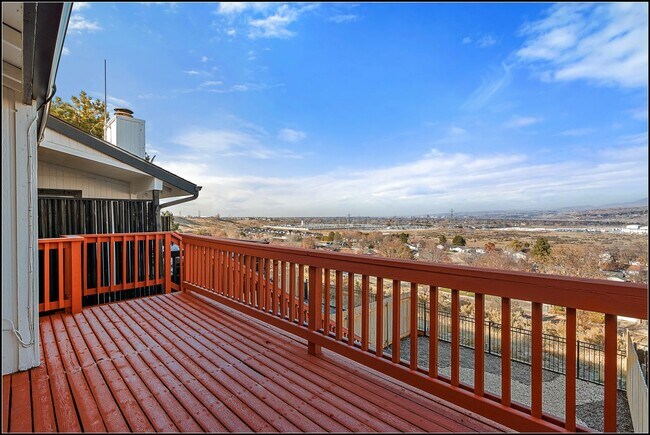 Building Photo - EAST2746