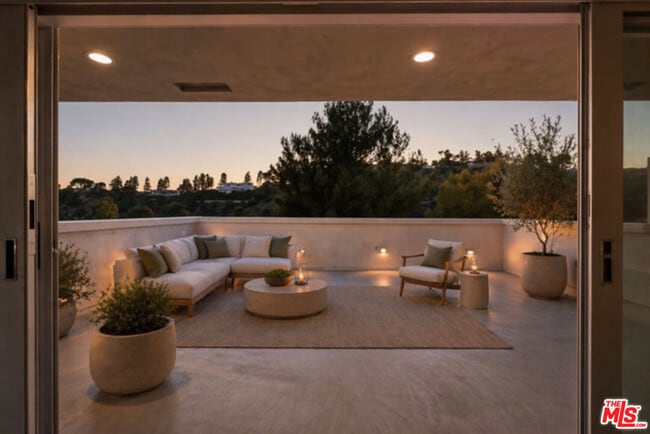 Building Photo - 1591 Lindacrest Dr