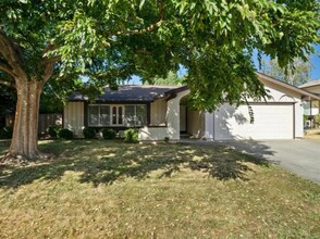 Building Photo - ADORABLE Rosemont 4/2!!!  PLEASE READ ENTI...
