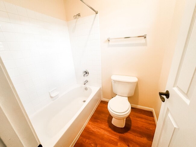 Building Photo - Beautiful 4 bedroom 3 bath plus loft home in the Vistas in Summerlin!