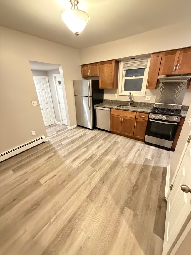 Building Photo - 406 N Broadway