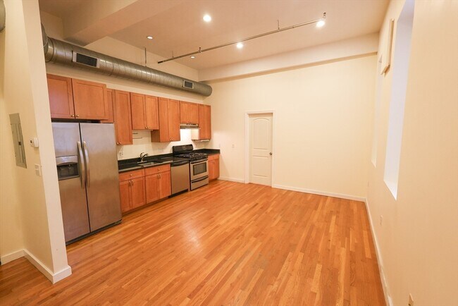 Building Photo - 960 Broadway