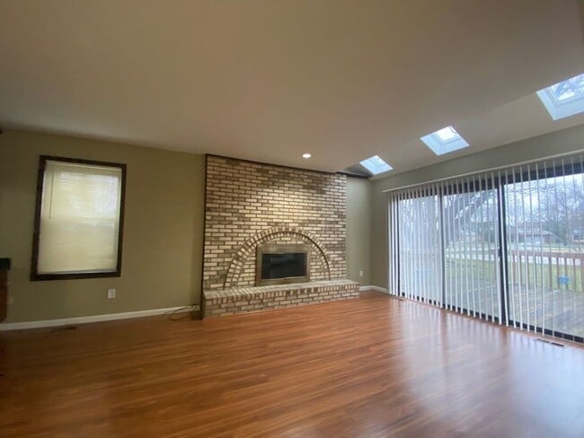 Building Photo - 17381 Washington Ct