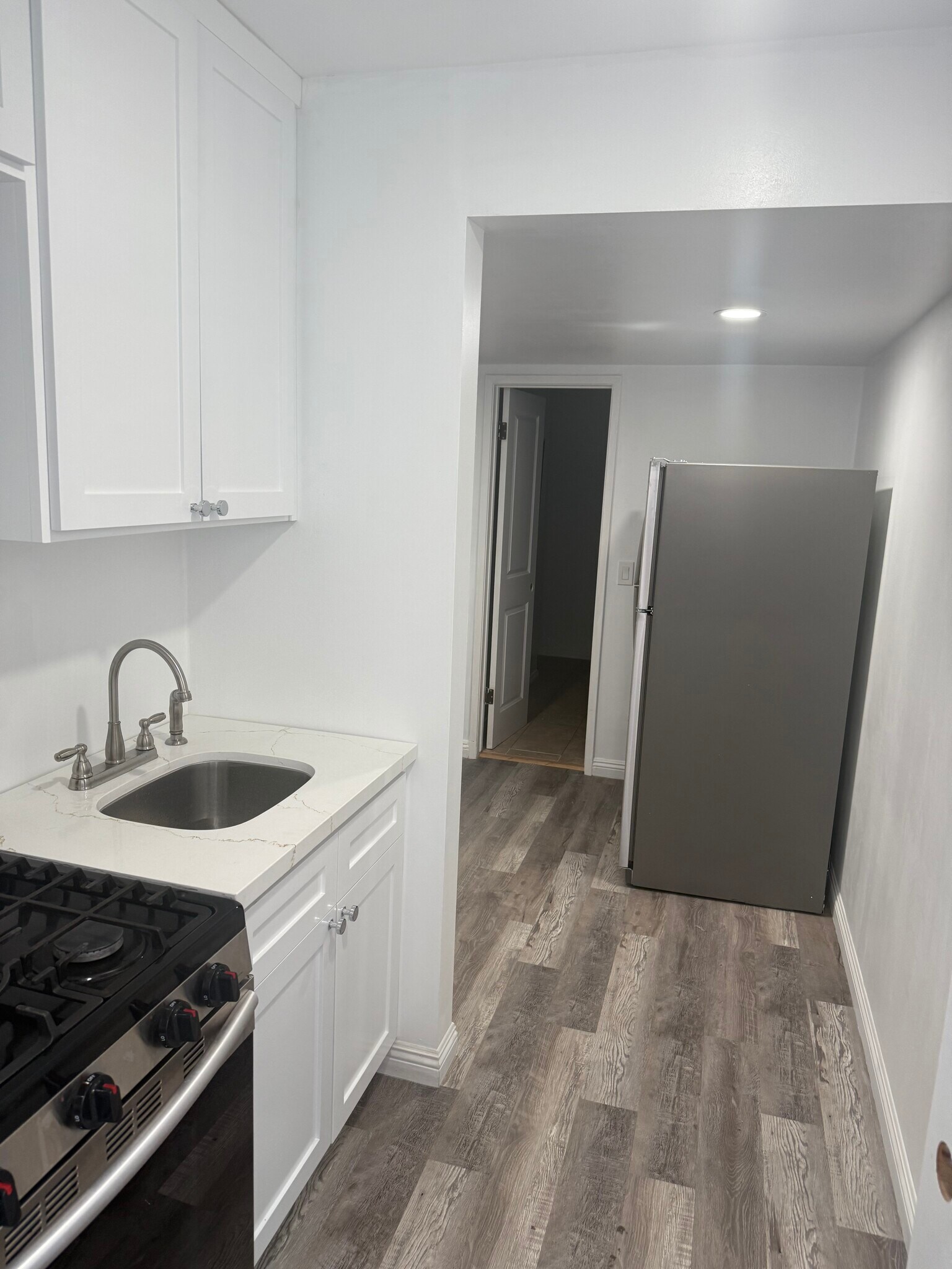 Building Photo - 1302 W 127th St