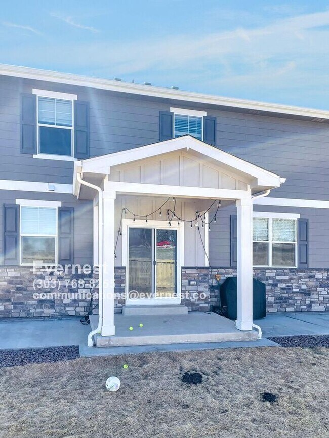 Building Photo - Spacious 4-Bedroom Home with Modern Comfor...