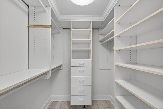 Building Photo - 2600 N Flagler Dr