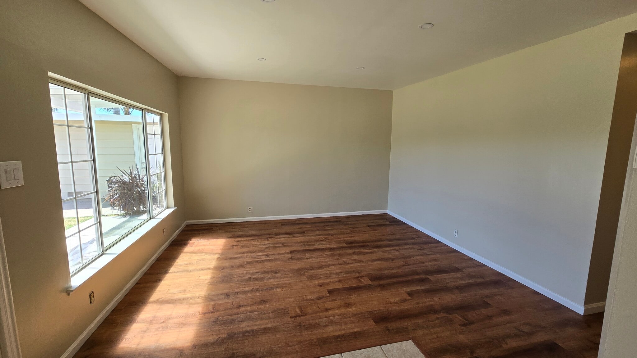 Living room 1 - 1203 Cobb St