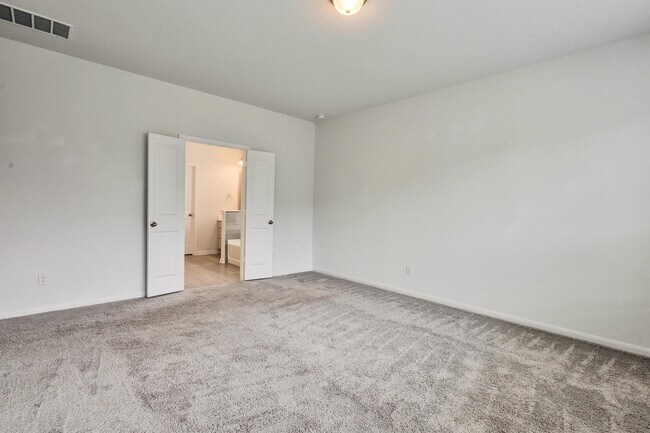 Building Photo - 211 Short Leaf Dr