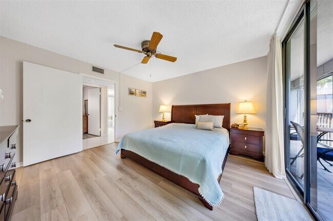Building Photo - 5250 Las Verdes Cir