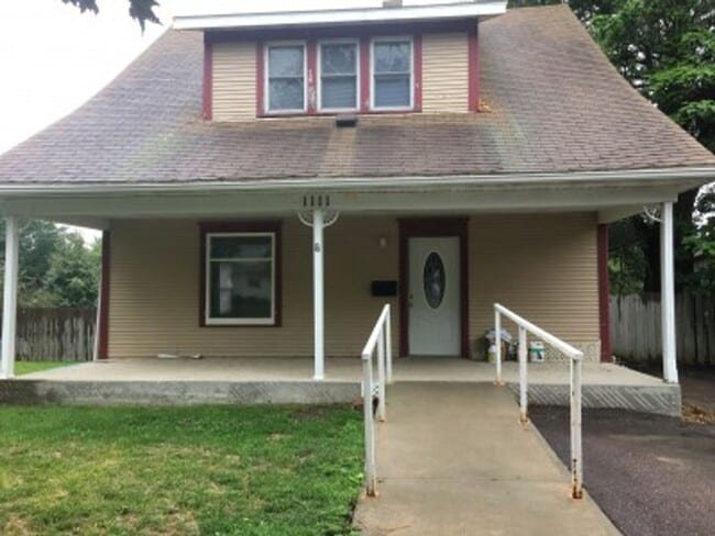 Primary Photo - 1111 W 4th- 4 bedroom house