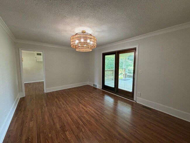 Building Photo - 524 Graycroft Dr SW