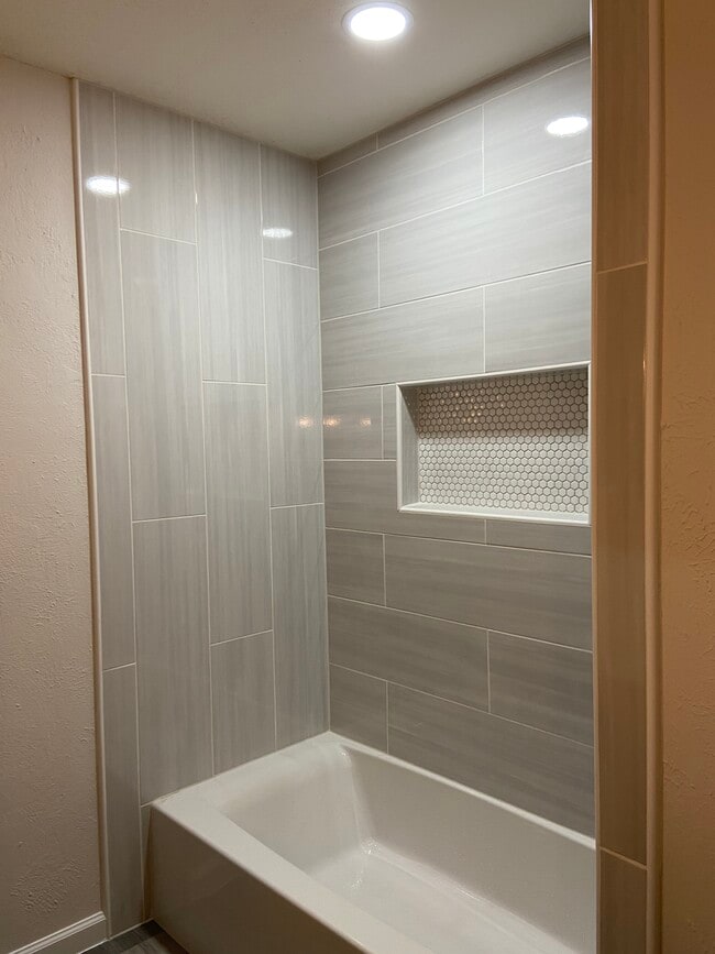 Building Photo - 701 Morning Glory Ln