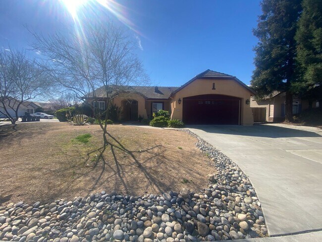 Building Photo - *** MOVE IN SPECIAL - $500.00 OFF FIRST MONTHS RENT***