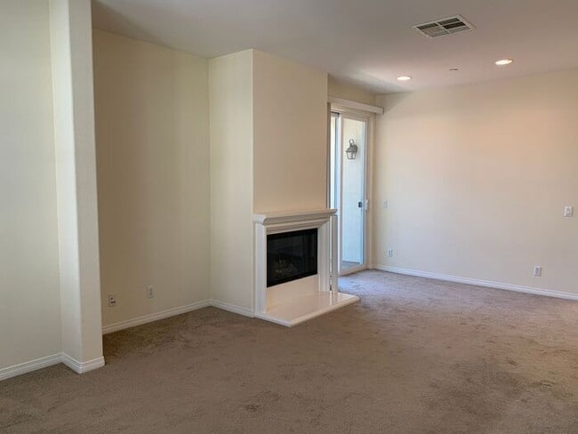 Building Photo - Enchanting 4 bedroom/2.5 bath property in the heart of Claremont Village